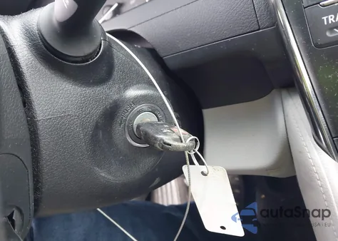 2013 Toyota Camry Le z USA, uszkodzony, nr VIN 4T4BF1FK5DR326124